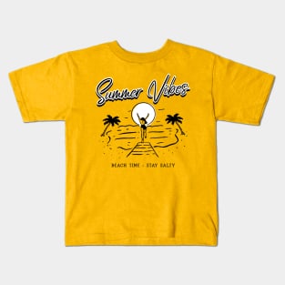 Beach time. Stay salty. An ocean breeze puts a mind at ease. Kids T-Shirt